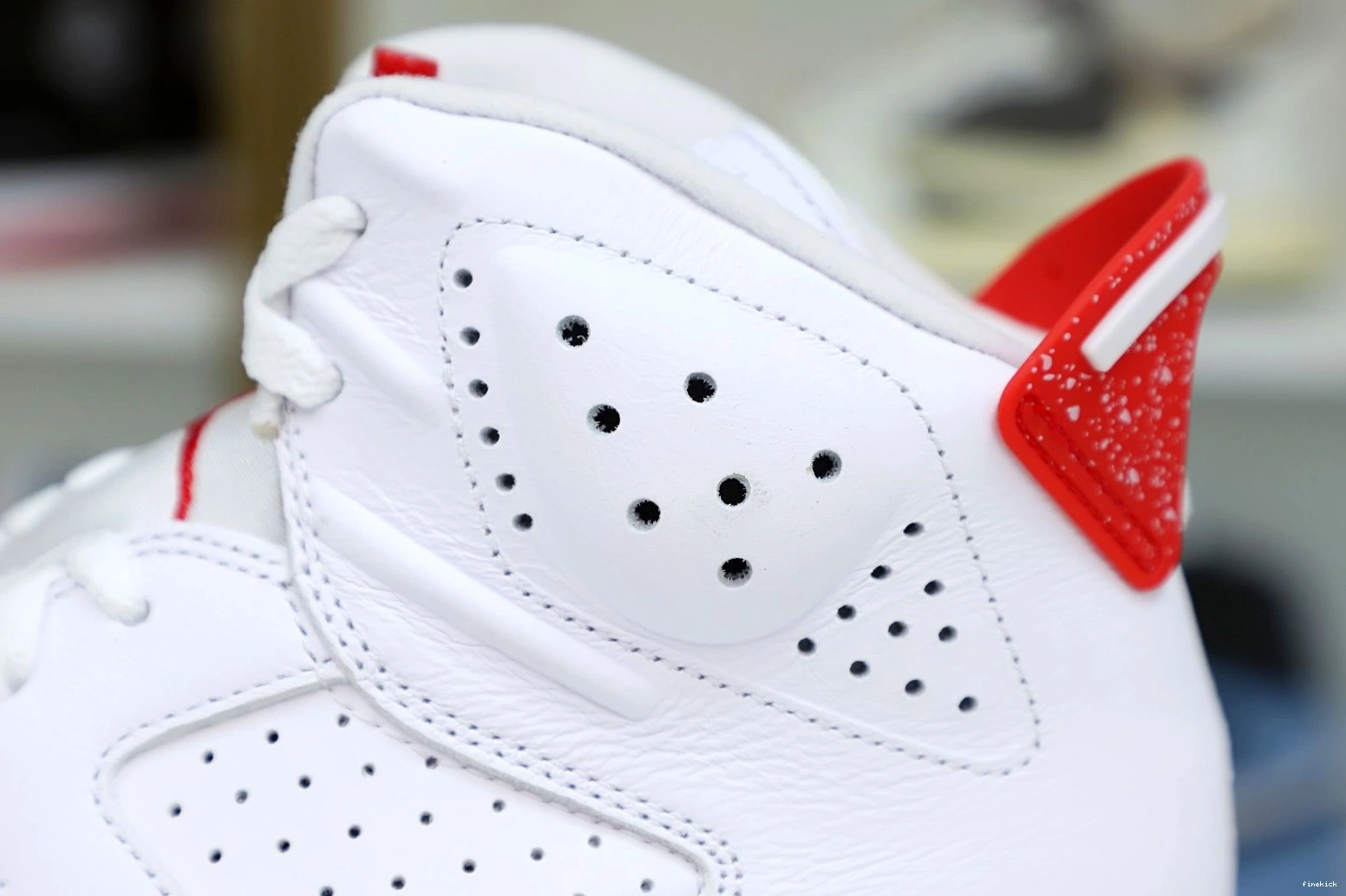 RED AIR JORDAN 6 OREO 0730